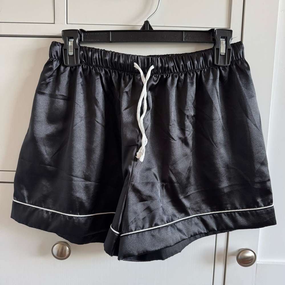 Black satin pajama set - Picture 5 of 10